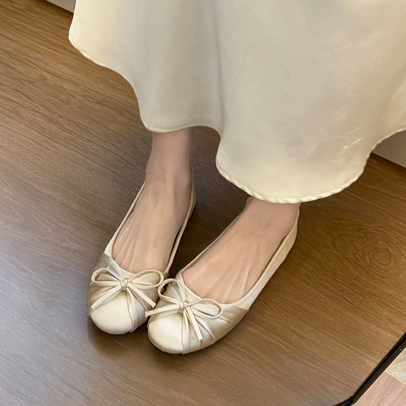 Women Shoes Heels - รองเท้าส้นเตี้ยแบบสวมสไตล์หวานสำหรับผู้หญิง รุ่นโบว์ผูกใหม่ ปี 2026 ทำจากผ้าซาติน