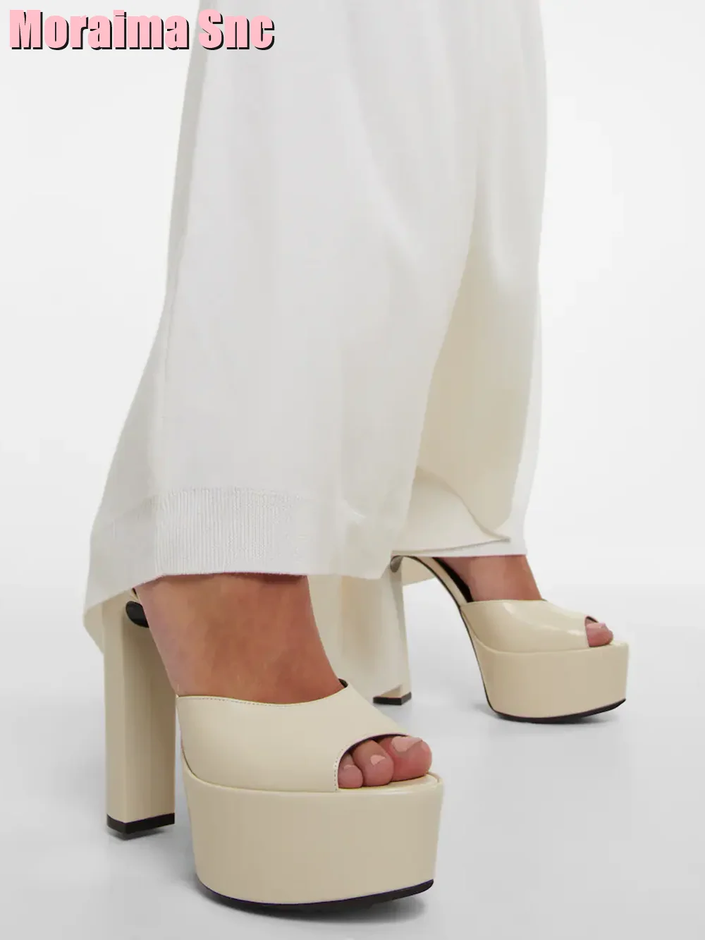 Women Shoes Model - รองเท้าแตะส้นตึกหนังสิทธิบัตรเปิดนิ้วเท้ารองเท้าผู้หญิงเซ็กซี่สายรัดข้อเท้าหนาและฤดูร้อนแฟชั่นส้นหนาใหม่ล่าสุดสีพื้นเรียบ