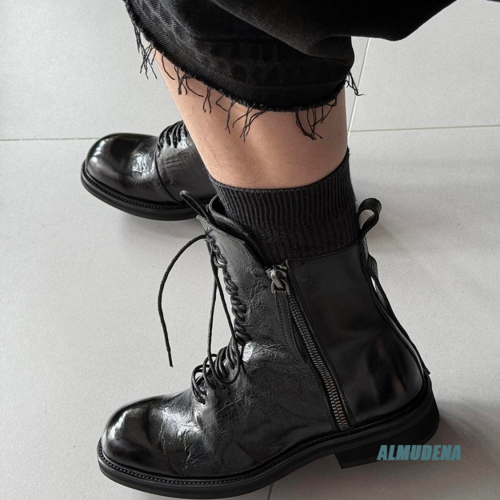 Block Heel Ankle Boots - รองเท้าบูทหุ้มข้อสูงสีดำสไตล์สตรีทสำหรับผู้ชาย แบบผูกเชือก ซิปด้านข้าง ส้นหนา ทันสมัย ใช้งานได้หลากหลาย