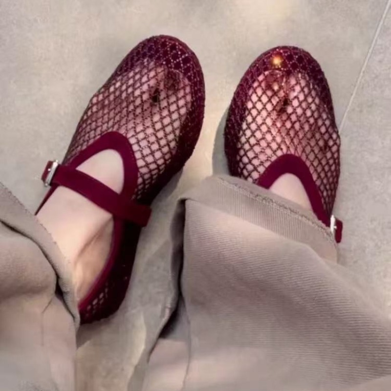 Women Shoes Model - รองเท้าแตะแบบสวมประดับเพชรทรงกลวงสำหรับผู้หญิง รุ่นใหม่ปี 2026 ระบายอากาศได้ดี ดีไซน์ตาข่ายแบบถัก สไตล์แมรี่เจน