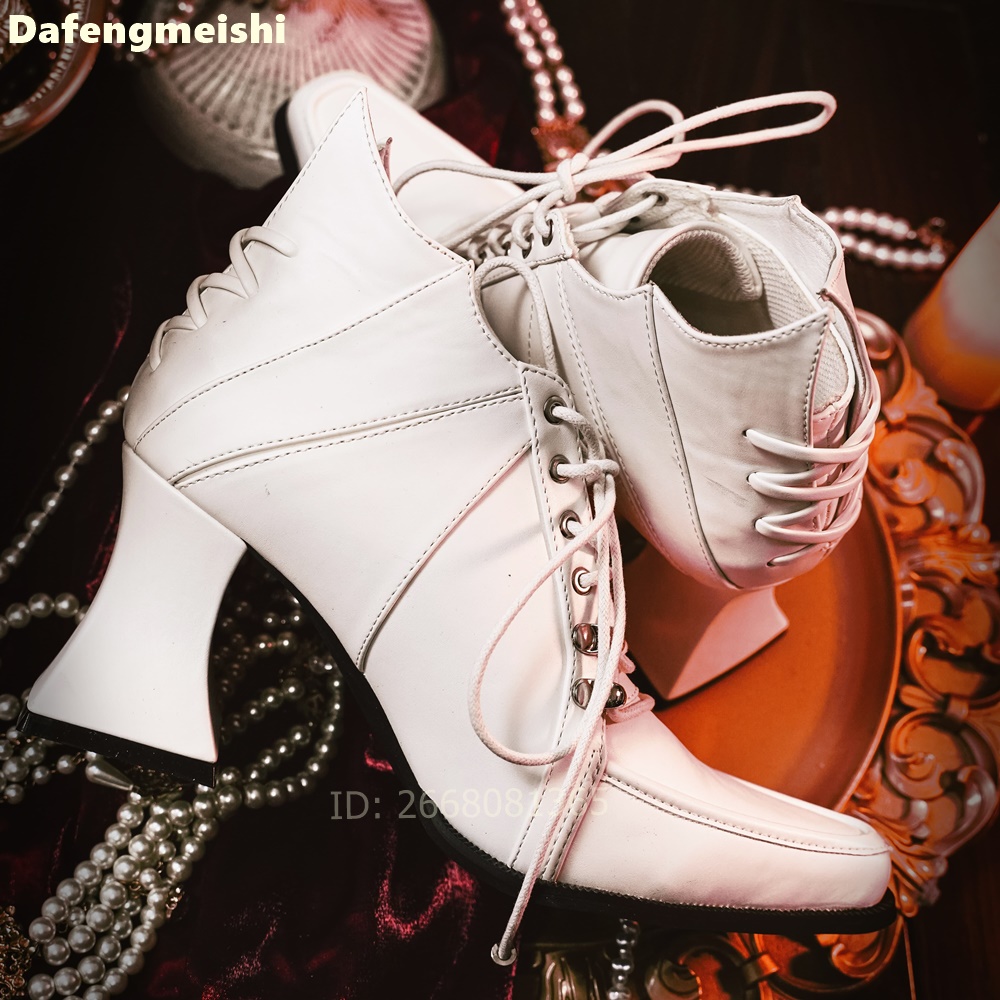 รองเท้าบูทหนังสีขาวทรงเหลี่ยม  - Block Heel Ankle Boots บทวิจารณ์และราคา